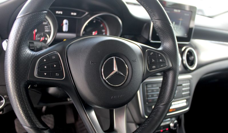 Mercedes CLA 180 completo