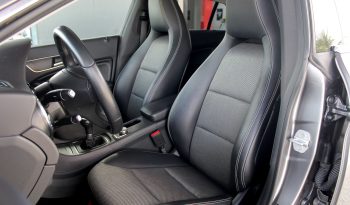 Mercedes CLA 180 completo