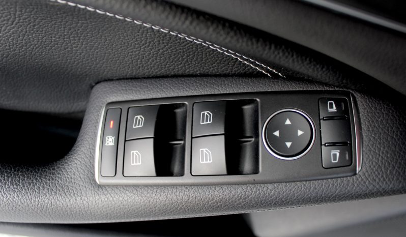 Mercedes CLA 180 completo