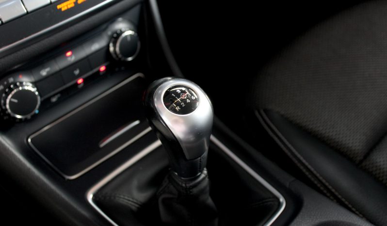 Mercedes CLA 180 completo