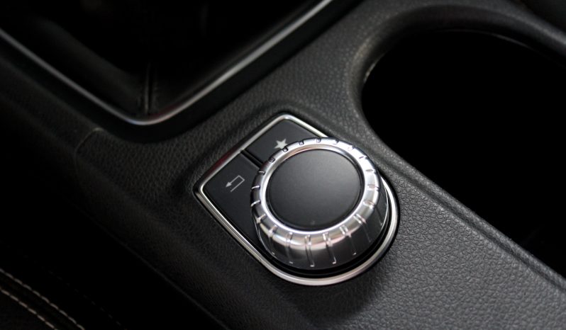 Mercedes CLA 180 completo