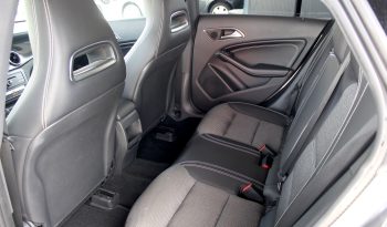 Mercedes CLA 180 completo