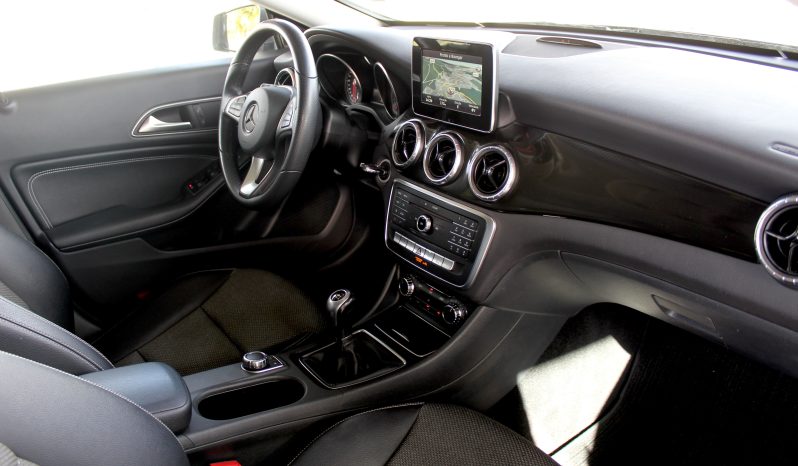 Mercedes CLA 180 completo