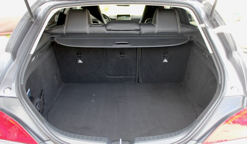 Mercedes CLA 180 completo