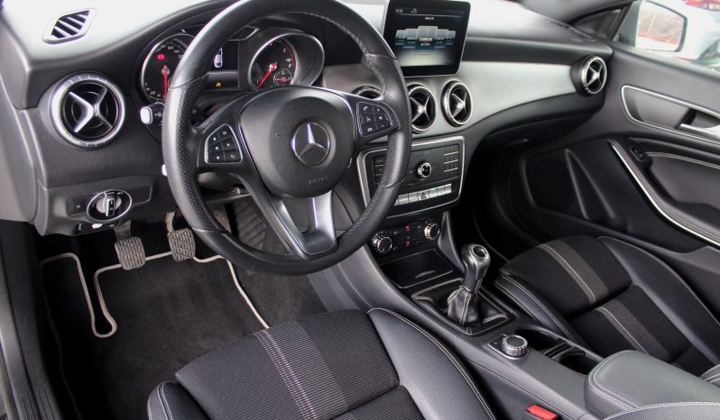 Mercedes CLA 180 completo