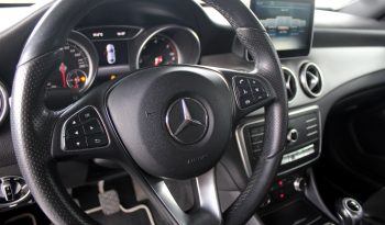 Mercedes CLA 180 completo