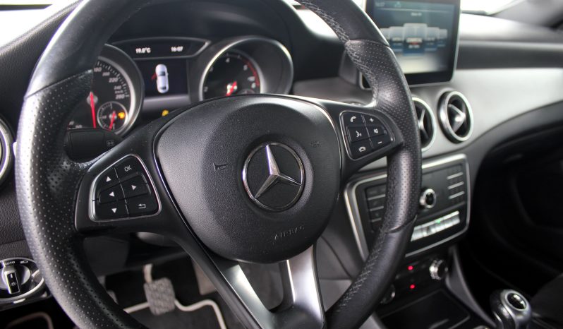 Mercedes CLA 180 completo