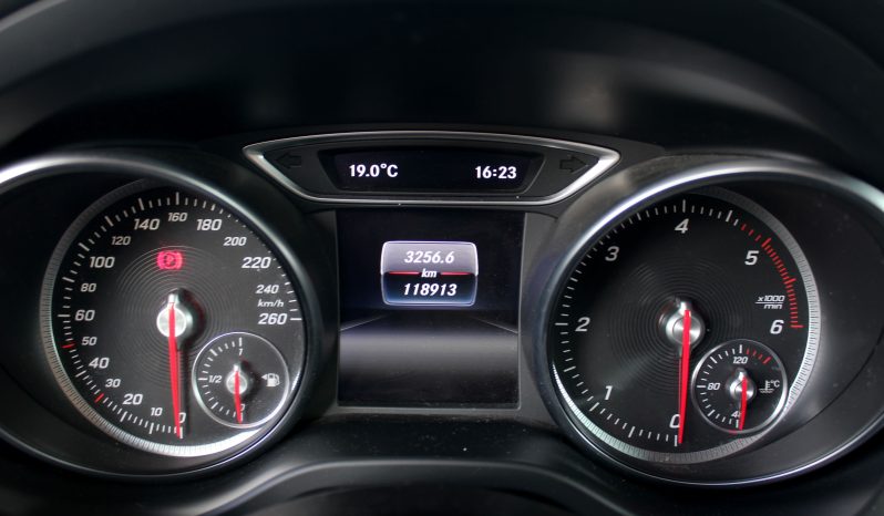 Mercedes CLA 180 completo