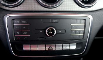 Mercedes CLA 180 completo