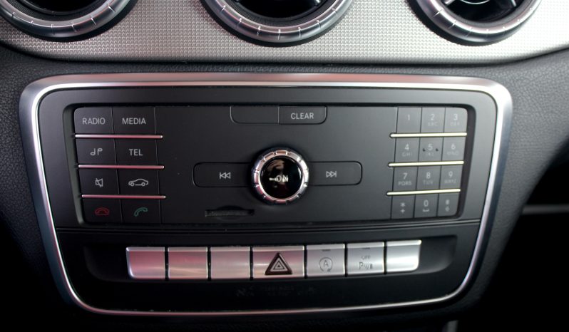 Mercedes CLA 180 completo