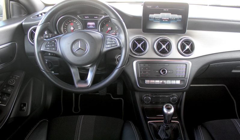 Mercedes CLA 180 completo