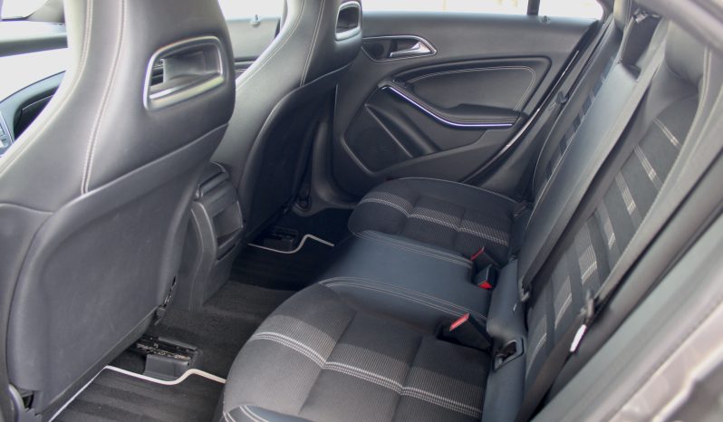 Mercedes CLA 180 completo