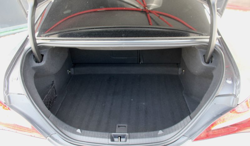 Mercedes CLA 180 completo