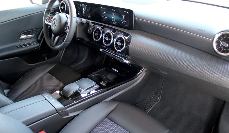 Mercedes CLA 180 completo