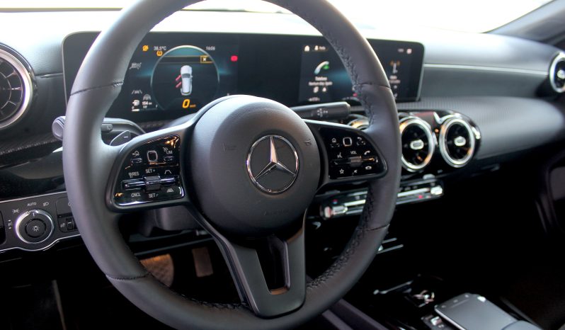 Mercedes CLA 180 completo