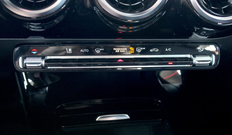 Mercedes CLA 180 completo