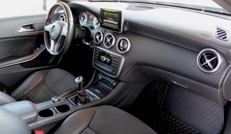 Mercedes A 180 AMG Line completo
