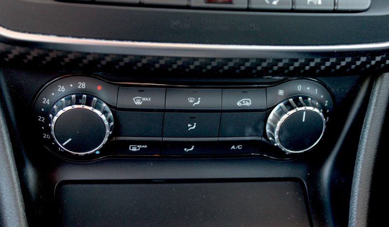 Mercedes A 180 AMG Line completo