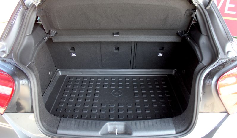 Mercedes A 180 AMG Line completo