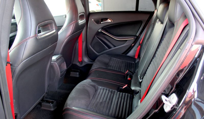 Mercedes CLA 45 AMG completo