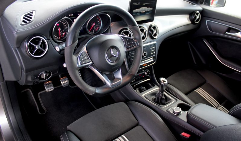 Mercedes CLA 180 completo