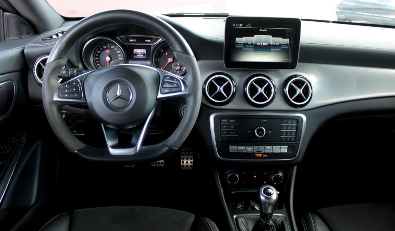 Mercedes CLA 180 completo