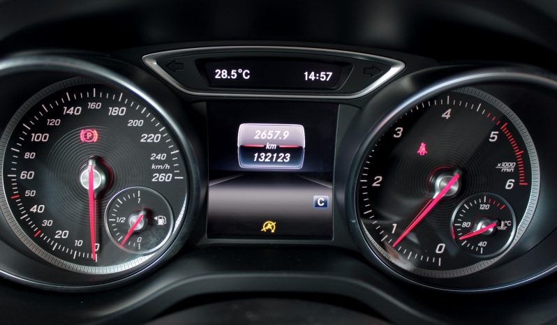 Mercedes CLA 180 completo